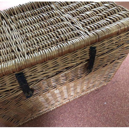 4252 - A large wicker laundry basket with hinged lid, 2 handles, black metallic lock, 89cm wide, 49cm deep,... 