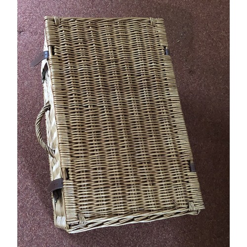 4253 - A small wicker Hamper with hinged lid, leather straps, linen interior, 48cm wide, 37cm deep, 29cm hi... 