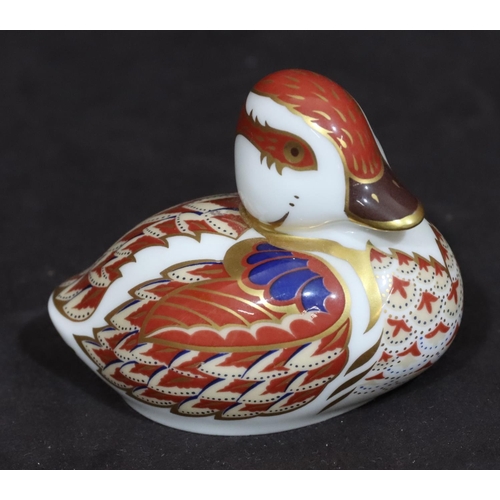 102 - A Royal Crown Derby Imari pattern paperweight in the form of a duck on white, red and gilt ground, w... 