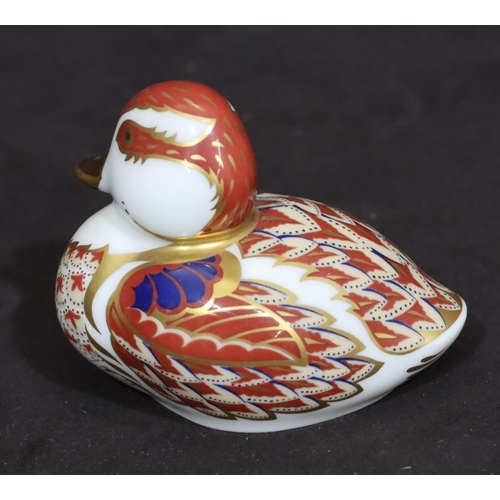 102 - A Royal Crown Derby Imari pattern paperweight in the form of a duck on white, red and gilt ground, w... 