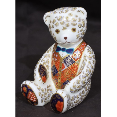 109 - A Royal Crown Derby Imari patterned paperweight in the form of a seated teddy bear, with silver colo... 