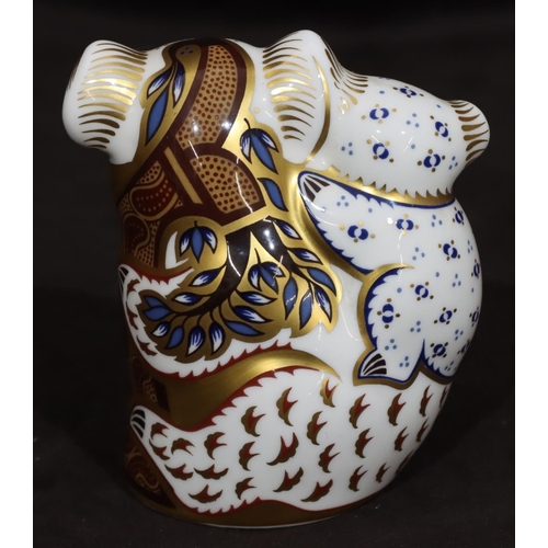 111 - A Royal Crown Derby Imari patterned paperweight in the form of a koala bear with young, with gold co... 