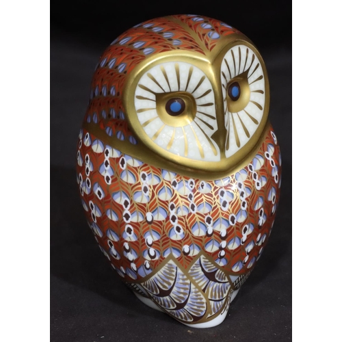 118 - A Royal Crown Derby Imari pattern paperweight in the form of an owl, with gold coloured stopper, 11.... 