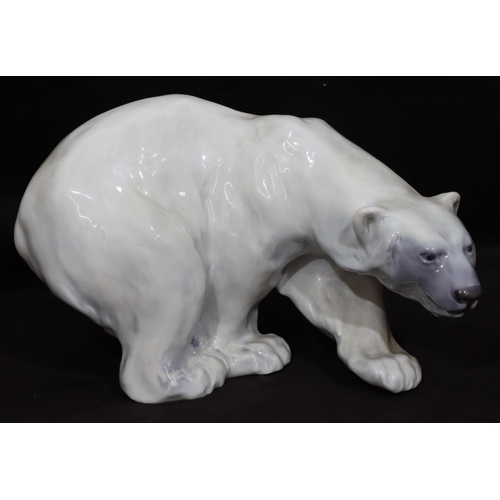 119 - A Royal Copenhagen model of a polar bear in walking pose, numbered 089, 16cm high, 27cm long