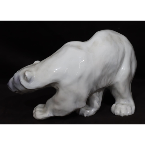 119 - A Royal Copenhagen model of a polar bear in walking pose, numbered 089, 16cm high, 27cm long