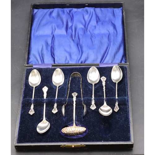 214 - A George V set of 6 silver teaspoons with matching sugar tongs and a sugar sifter in fitted black le... 