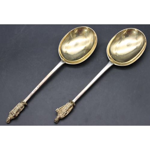 215 - A pair of Victorian silver gilt Apostle tablespoons in fitted black leather case, London 1890, 4.5oz