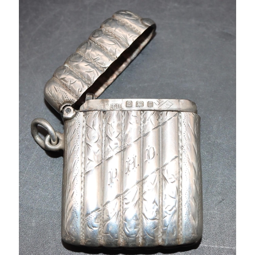 220 - An Edward VII silver fluted vesta case with etched decoration and hinged lid, Birmingham 1906, 0.89o... 