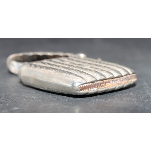 220 - An Edward VII silver fluted vesta case with etched decoration and hinged lid, Birmingham 1906, 0.89o... 