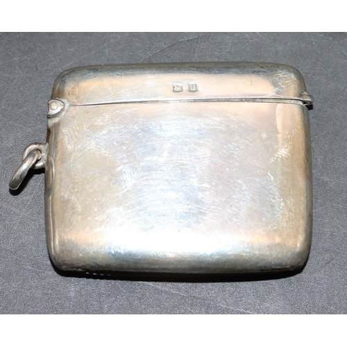 223 - A George V plain silver vesta case with hinged lid, Birmingham 1919, 0.97oz