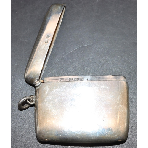 223 - A George V plain silver vesta case with hinged lid, Birmingham 1919, 0.97oz