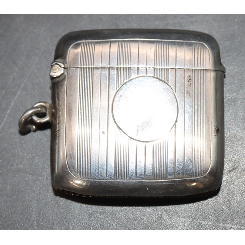 225 - A George V silver concave shaped cigarette case with engine turned decoration and hinged lid, Birmin... 