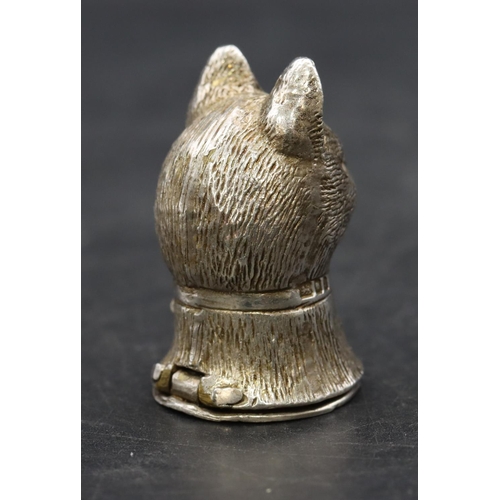 230 - A silver novelty vesta case in the form of a cat's head with hinged base, 3.6cm high, 0.73oz