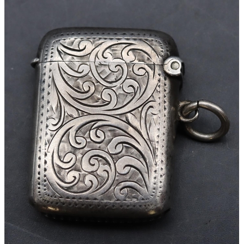 231 - A George V small silver vesta case with chased scroll decoration and hinged lid, London 1910, 0.49oz