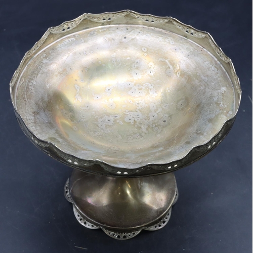 374 - A George V silver comport with scallop shaped pierced gallery, round splayed base, Birmingham 1926, ... 