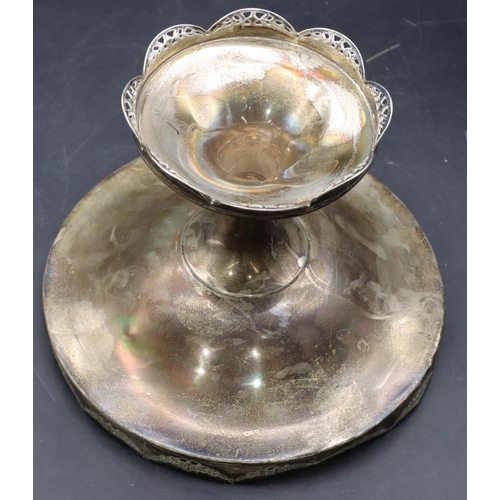 374 - A George V silver comport with scallop shaped pierced gallery, round splayed base, Birmingham 1926, ... 