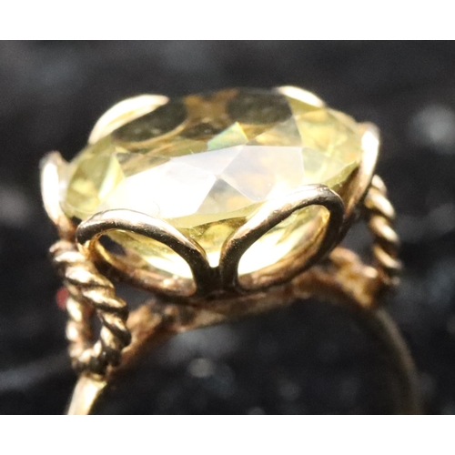 403 - A 9ct gold ladies' ring set with yellow stone with circular shaped shoulders, size O, 4.3 grams gros... 