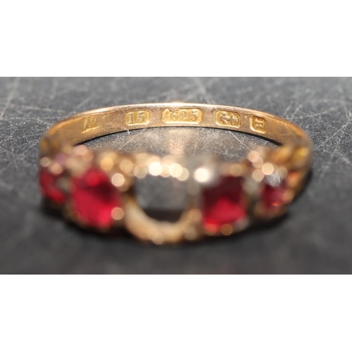 411 - A 15ct gold ladies' 5-stone ring (centre stone missing), flanked by 4 red stones, size O, 1.6 grams ... 