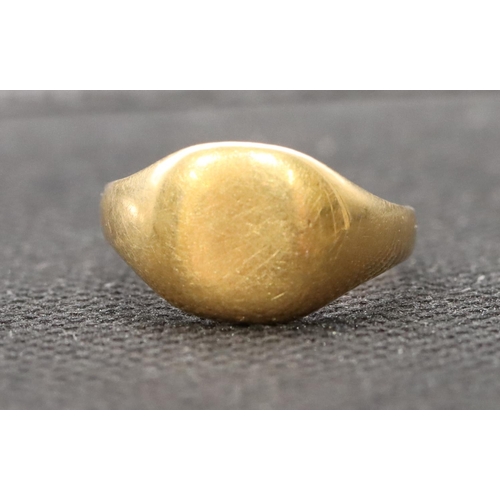 412 - An 18ct gold gentlemen's signet ring (cut), size O/P, 5.2 grams