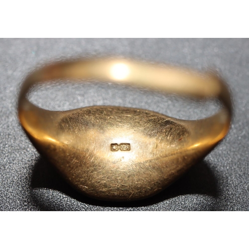 412 - An 18ct gold gentlemen's signet ring (cut), size O/P, 5.2 grams