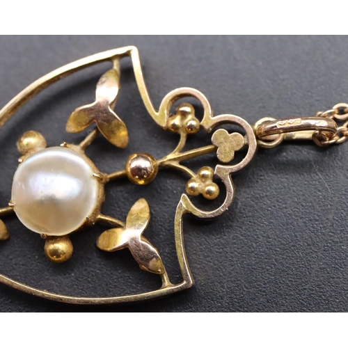 431 - An Edwardian 9ct gold pendant mounted with 2 half pearls, with chain, overall weight 4 grams gross