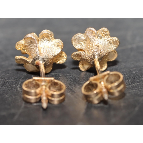 450 - A pair of 9ct gold floral bud earrings, 1.5 grams