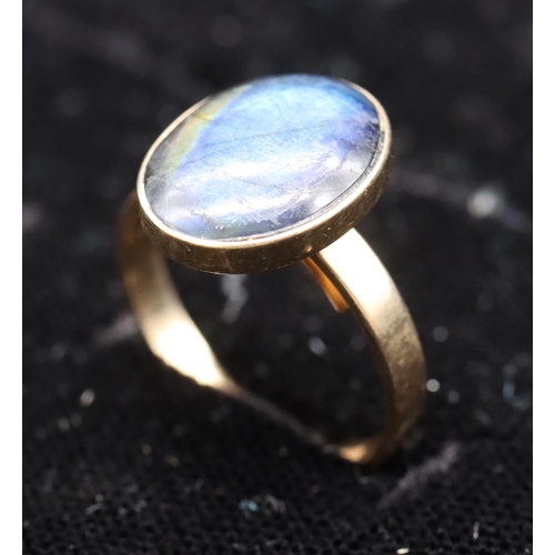 451 - A 14ct gold Continental expanding ring set with labradorite cabochon style stone, size P/Q upwards, ... 