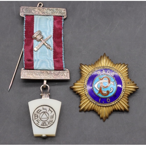 454 - A London silver gilt and enamelled RAOB medal and a part silver mounted Masonic medal (Cased) (2)