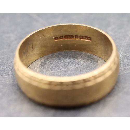 488 - A 9ct gold wedding ring, size N, 3.9 grams