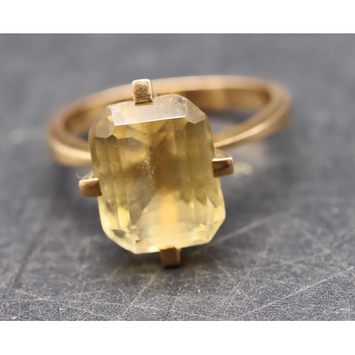 490 - A Continental gold Citrine style ring, size N, 3.9 grams gross