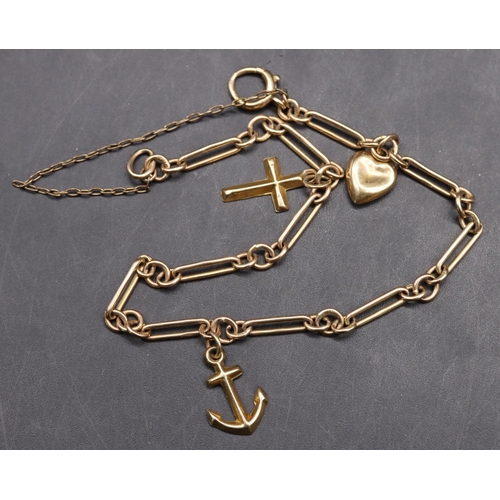 541 - A 9ct gold bracelet mounted with 3 charms, 5.7 grams