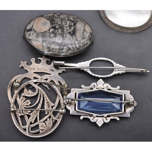 555 - 7 various silver brooches.