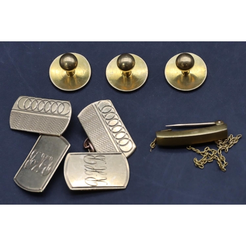 558 - A pair of 9ct gold gentleman's cufflinks, 3.1 grams, 3 18ct gold dress studs, 6.3 grams and a small ... 