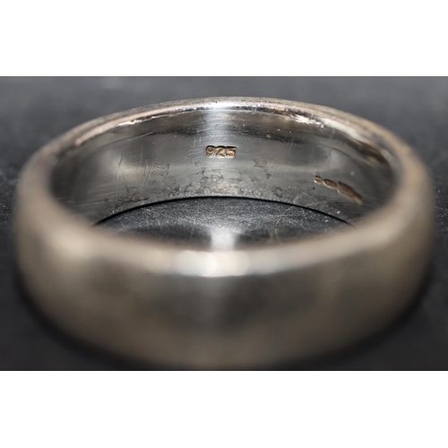 572 - A silver wedding ring, size U and a child's silver bangle. (2)