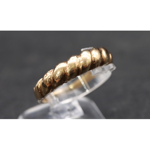 573 - A 9ct gold ring with twist decoration, size K/L, 1.8 grams