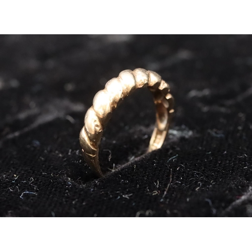 573 - A 9ct gold ring with twist decoration, size K/L, 1.8 grams