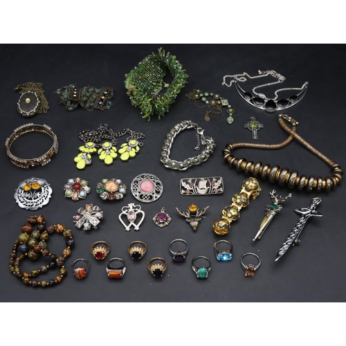 576 - A small quantity of various costume  and other jewellery