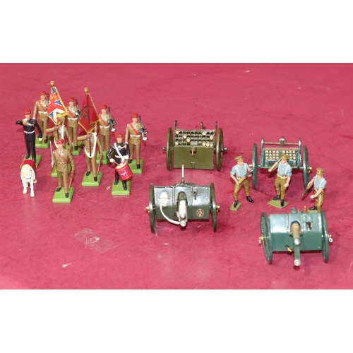 711 - A W Britain painted lead band, 2 lead carriages, 2 lead canons with 3 similar figures (17)