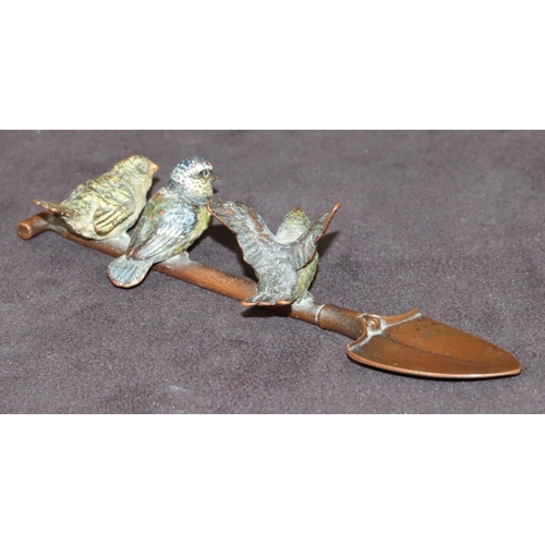 775 - A Viennese cold painted bronze group of 3 birds perched on a shovel, 14cm long