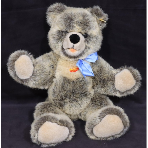 783 - A modern Steiff teddy bear 