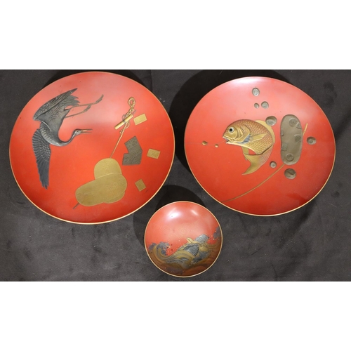 787 - An Oriental signed red lacquered circular dish with raised bird and gilt decoration, 20cm diameter, ... 