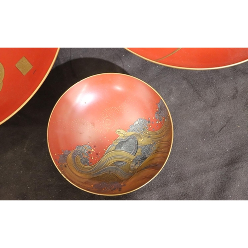 787 - An Oriental signed red lacquered circular dish with raised bird and gilt decoration, 20cm diameter, ... 