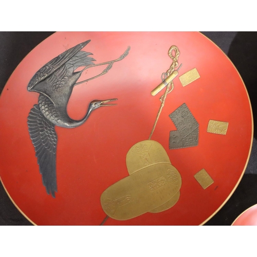 787 - An Oriental signed red lacquered circular dish with raised bird and gilt decoration, 20cm diameter, ... 