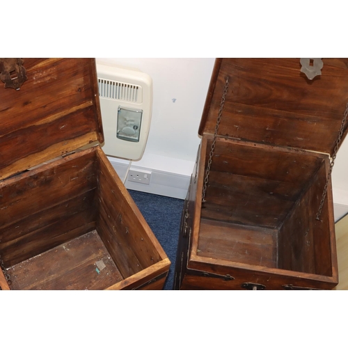 809 - A pair of hardwood square munition boxes with metal mounts, hinged lids and carrying handles, 46cm w... 