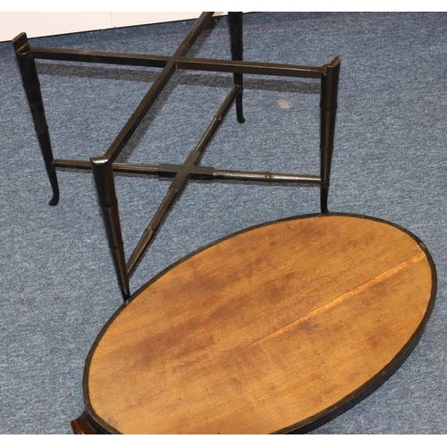 812 - A mahogany oval 2-handled tray with marquetry centre and inlaid boxing, on stand, 72cm wide (2)