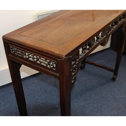 824 - A good quality Chinese hardwood alter table with carved and turned frieze and carved and scroll deco... 