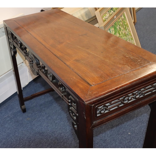 824 - A good quality Chinese hardwood alter table with carved and turned frieze and carved and scroll deco... 