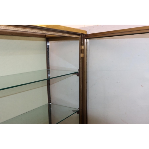 826 - A 19th/20th Century heavy brass and glass display cabinet with single glass door and sides enclosing... 