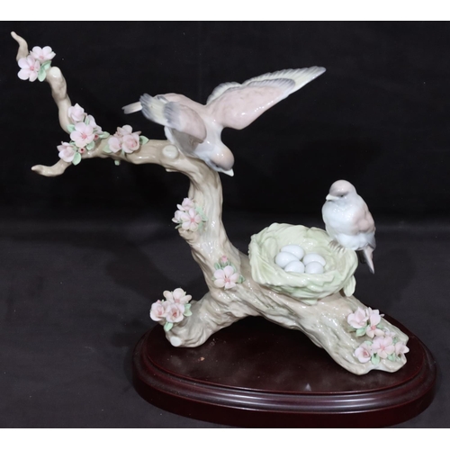 94 - A Lladro group 