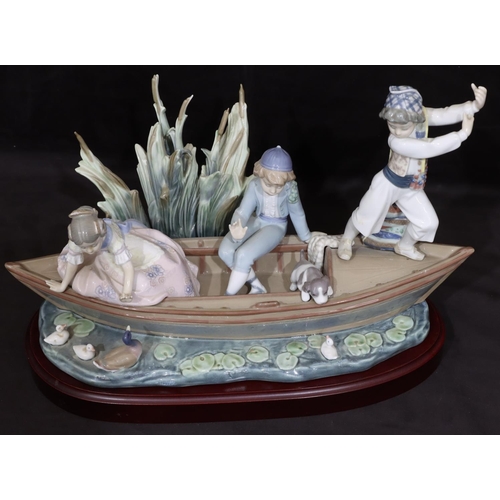 95 - A large Lladro group 